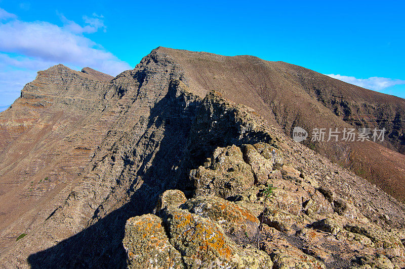 Morro del Cavadero和Degollada del Vizcaino, jandia Natural Park mountain ridge;文图拉岛